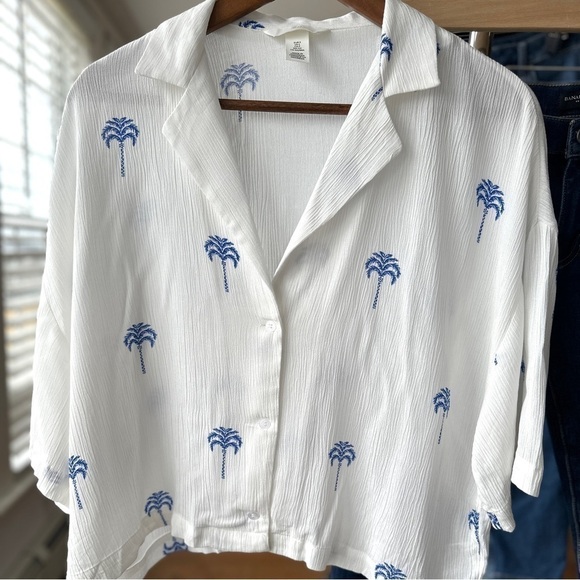 H&M  button down shirt, cropped & oversized, with dolman cut 3/4 sleeves - Picture 1 of 10